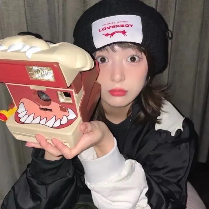 劳拉·马尔斯的眼睛
